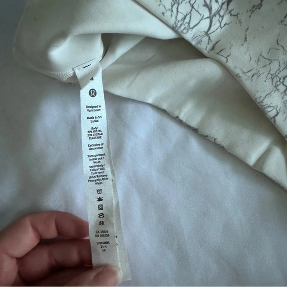 🆕🤍 Lululemon Power Pivot Tank Thread Dye - White Black - Picture 5 of 13